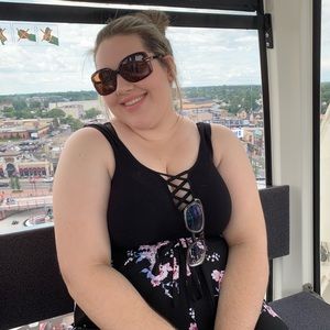 Meet your Posher, Holly